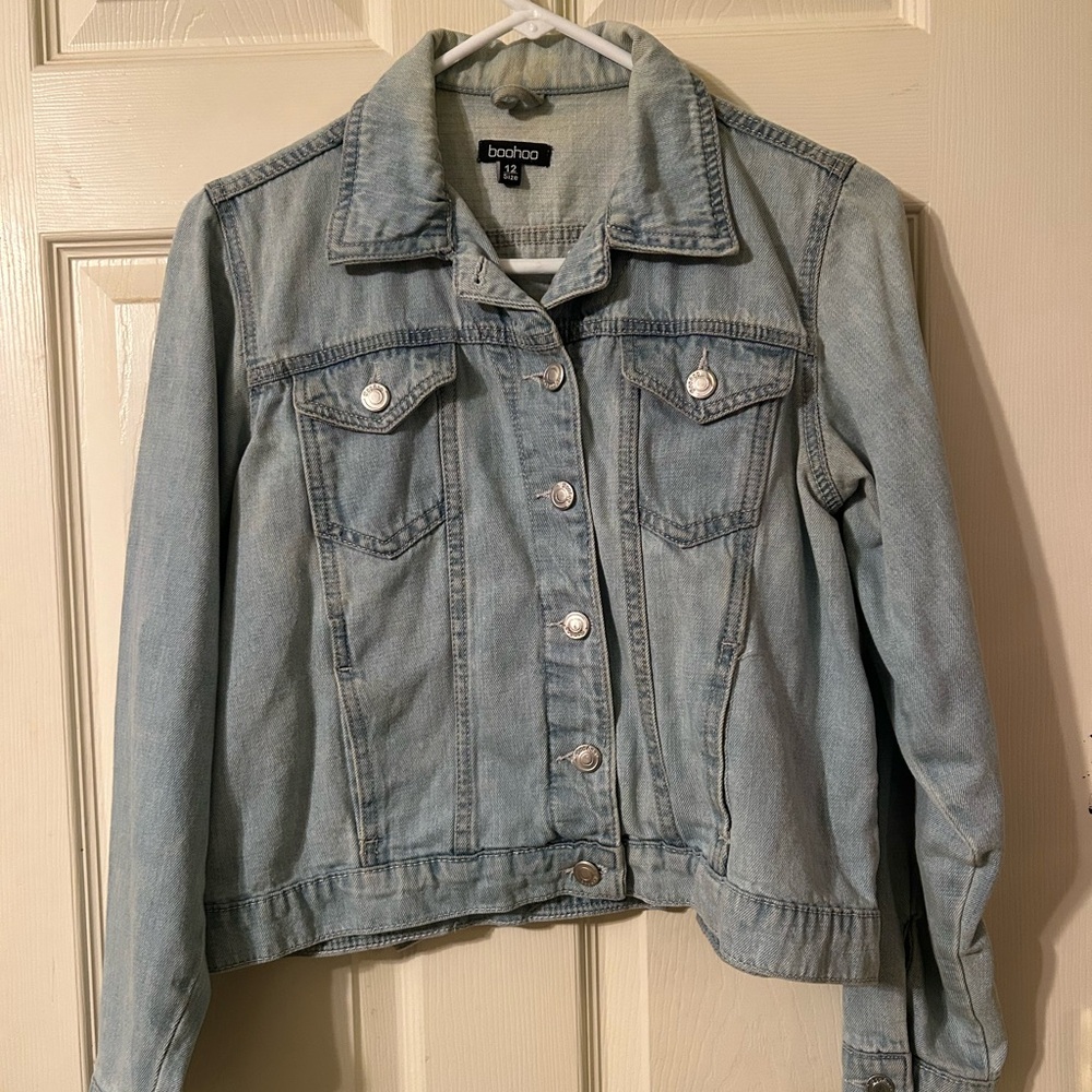 Boohoo Sky Blue Cropped Denim Jacket. Size 12 / M